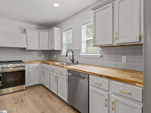 21298 E 76 Highway, Laurens, SC 29360