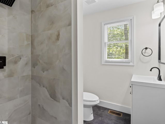 21298 E 76 Highway, Laurens, SC 29360