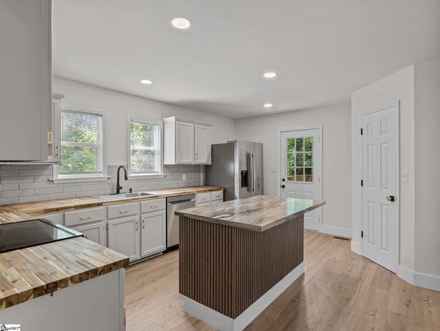 21298 E 76 Highway, Laurens, SC 29360