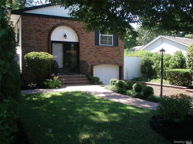 4924 Express Dr South, Ronkonkoma, NY 11779
