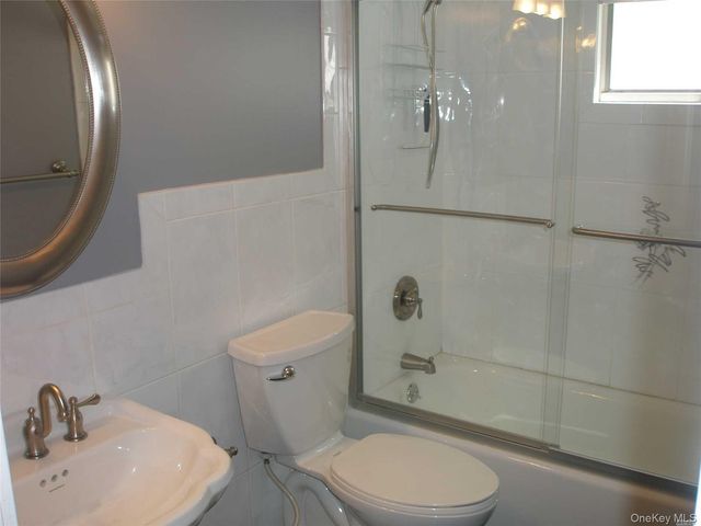 4924 Express Dr South, Ronkonkoma, NY 11779