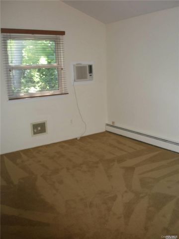 4924 Express Dr South, Ronkonkoma, NY 11779
