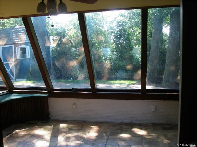 4924 Express Dr South, Ronkonkoma, NY 11779
