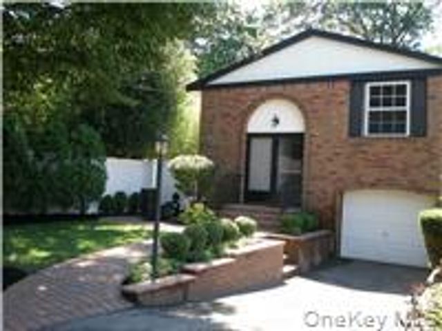 4924 Express Dr South, Ronkonkoma, NY 11779