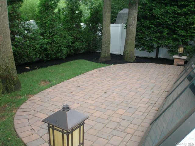 4924 Express Dr South, Ronkonkoma, NY 11779