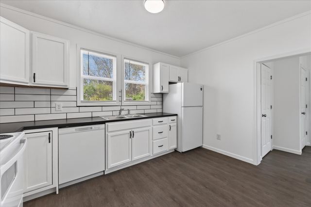 859 Greenwood Ave, Clarksville, TN 37040