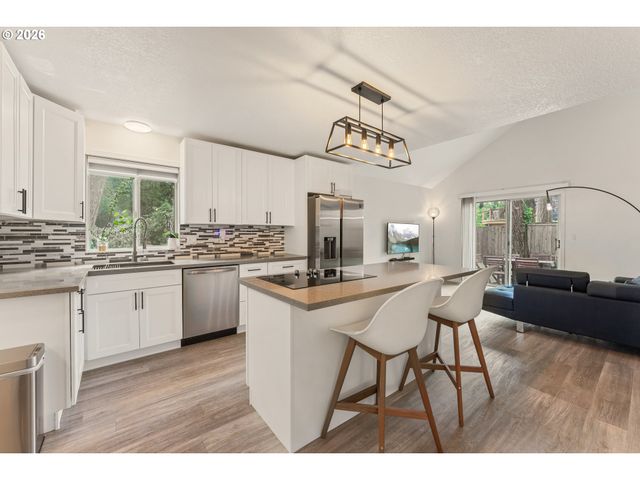 11131 Sw 45TH Ave, Portland, OR 97219