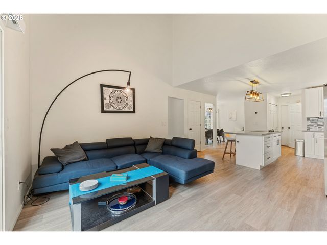 11131 Sw 45TH Ave, Portland, OR 97219