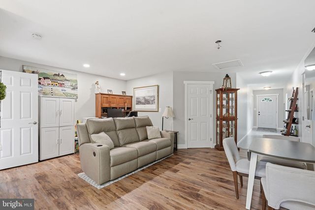 6924 SUNDOWN RD, Laytonsville, MD 20882