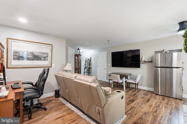 6924 SUNDOWN RD, Laytonsville, MD 20882