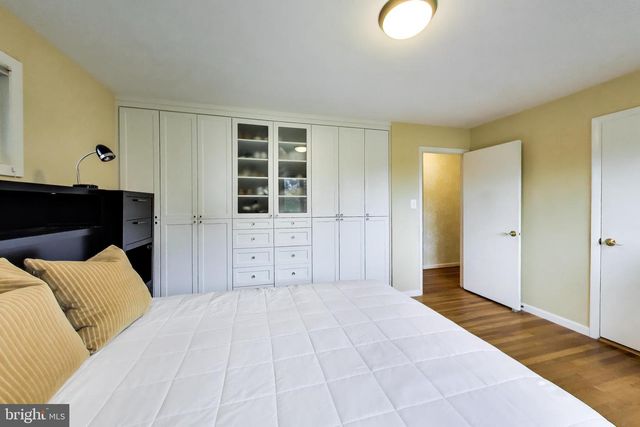 5002 ROSLYN RD, Annandale, VA 22003