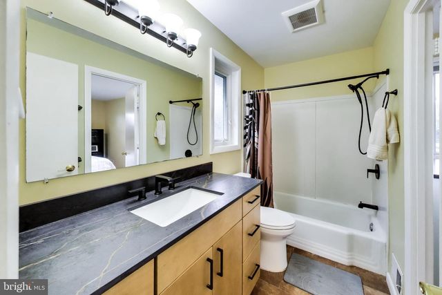5002 ROSLYN RD, Annandale, VA 22003