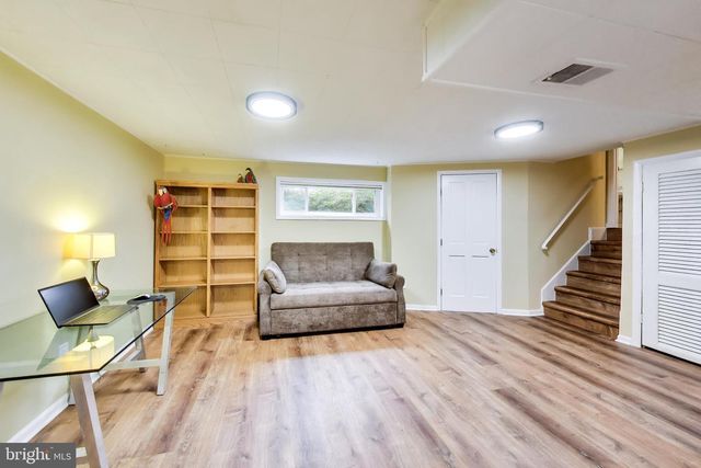 5002 ROSLYN RD, Annandale, VA 22003