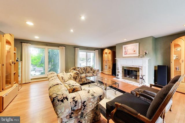 5002 ROSLYN RD, Annandale, VA 22003