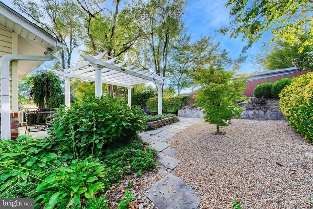 5002 ROSLYN RD, Annandale, VA 22003