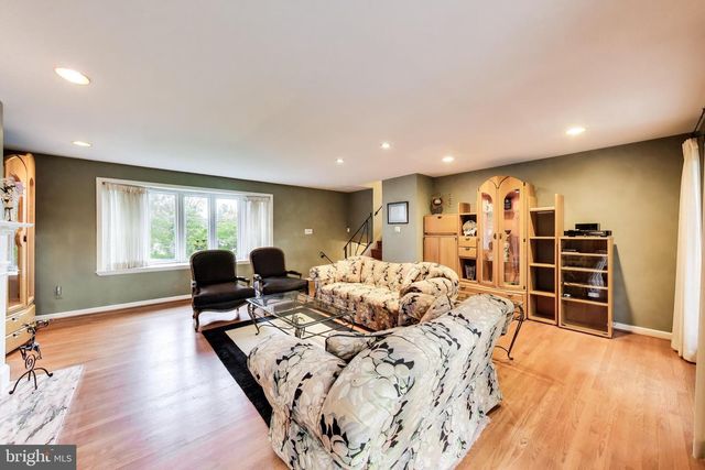 5002 ROSLYN RD, Annandale, VA 22003