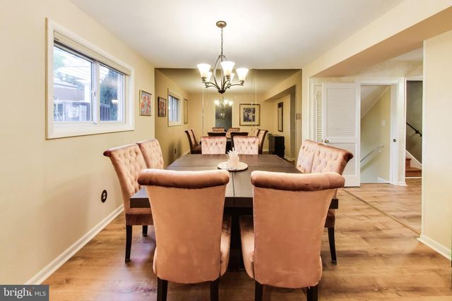 5002 ROSLYN RD, Annandale, VA 22003