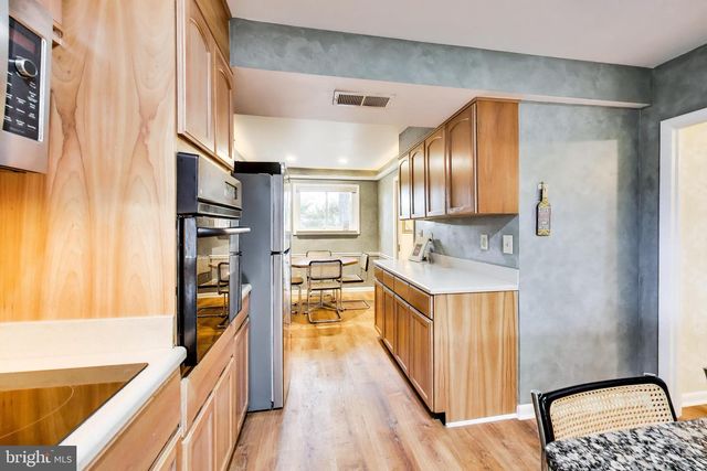 5002 ROSLYN RD, Annandale, VA 22003