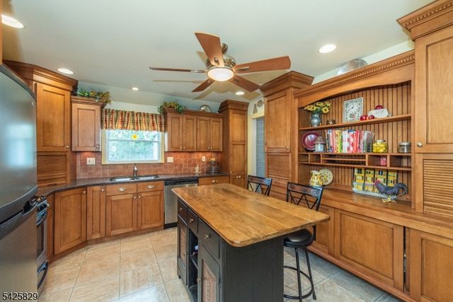 12 Henry St, Roxbury Twp., NJ 07876