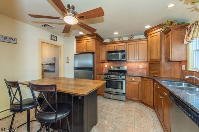 12 Henry St, Roxbury Twp., NJ 07876