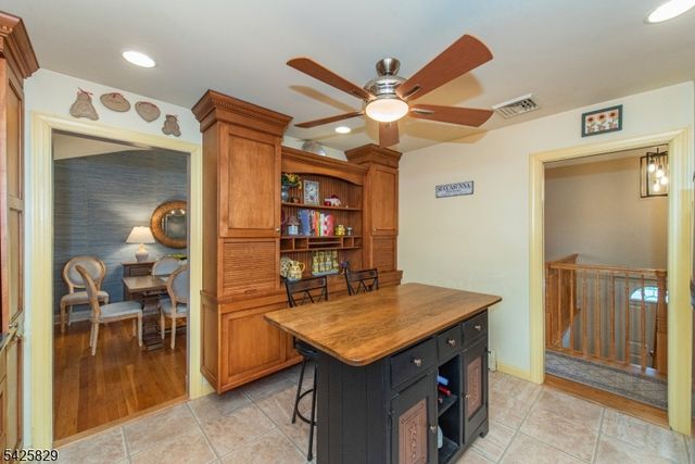 12 Henry St, Roxbury Twp., NJ 07876