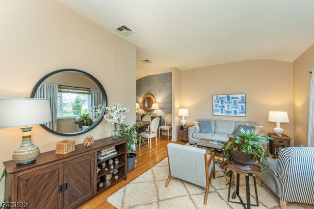 12 Henry St, Roxbury Twp., NJ 07876