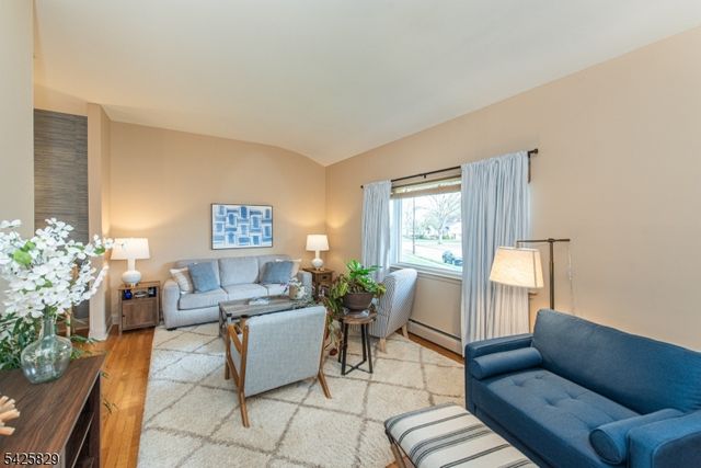 12 Henry St, Roxbury Twp., NJ 07876