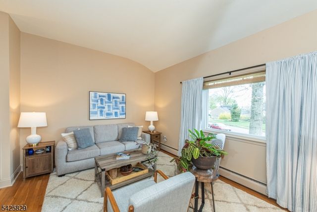 12 Henry St, Roxbury Twp., NJ 07876