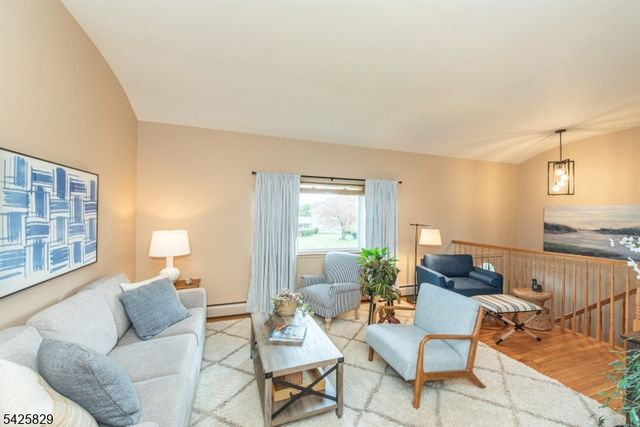 12 Henry St, Roxbury Twp., NJ 07876