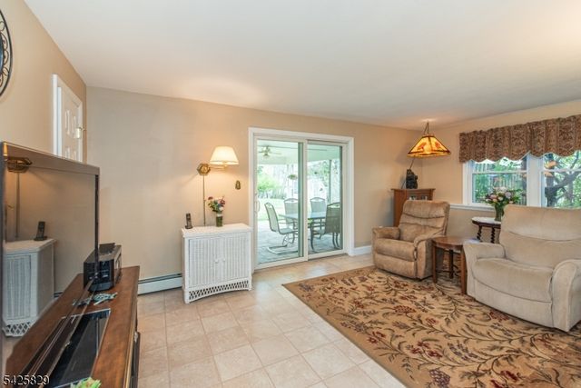 12 Henry St, Roxbury Twp., NJ 07876