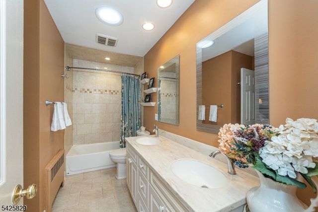 12 Henry St, Roxbury Twp., NJ 07876