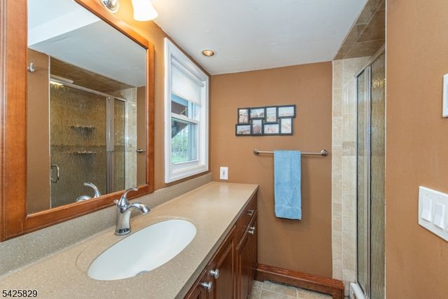 12 Henry St, Roxbury Twp., NJ 07876