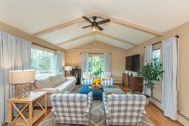 12 Henry St, Roxbury Twp., NJ 07876