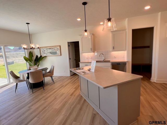 12039 S 45 Avenue, Bellevue, NE 68123