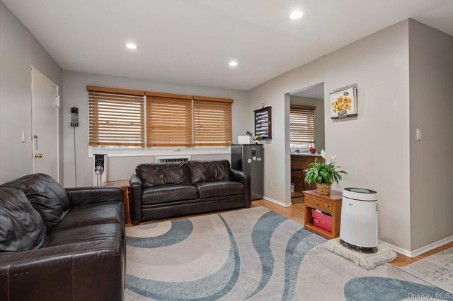 630 Fulton Street T6, Farmingdale, NY 11735