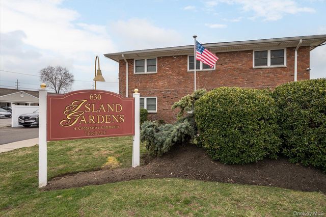 630 Fulton Street T6, Farmingdale, NY 11735