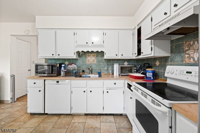 403 Bradford Ct, Hillsborough Twp., NJ 08844