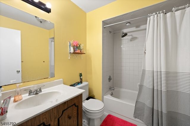 403 Bradford Ct, Hillsborough Twp., NJ 08844