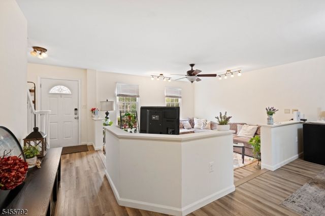 403 Bradford Ct, Hillsborough Twp., NJ 08844