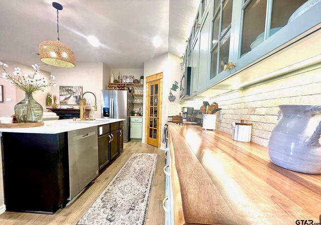 1206 Hidden Valley, Chandler, TX 75758