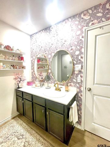 1206 Hidden Valley, Chandler, TX 75758