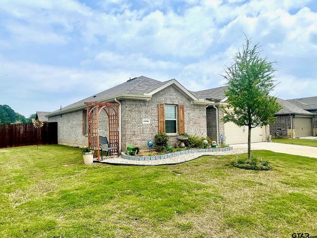 1206 Hidden Valley, Chandler, TX 75758