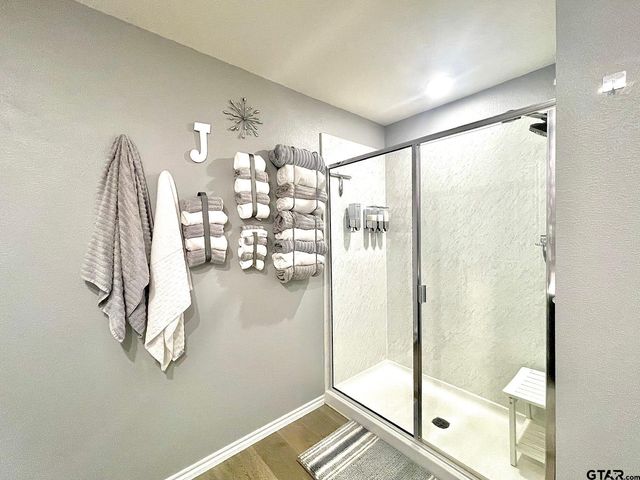 1206 Hidden Valley, Chandler, TX 75758