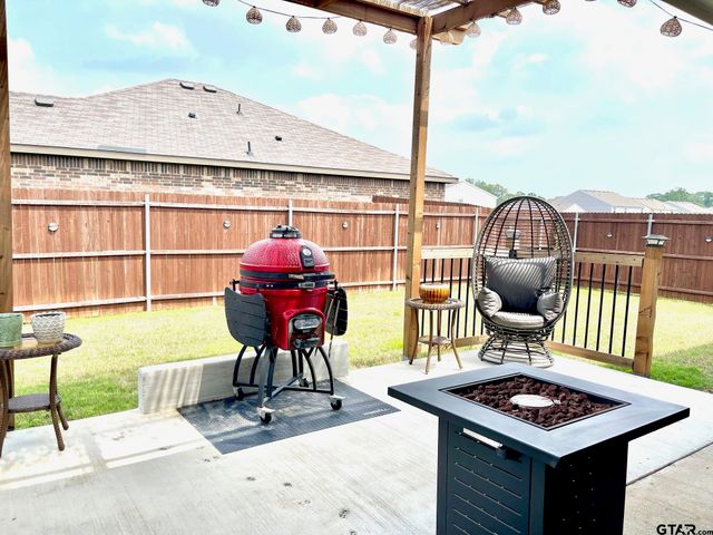 1206 Hidden Valley, Chandler, TX 75758