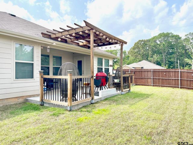1206 Hidden Valley, Chandler, TX 75758