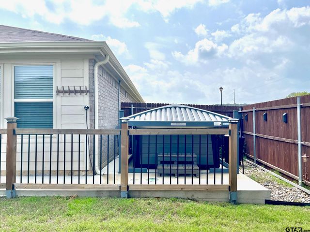 1206 Hidden Valley, Chandler, TX 75758