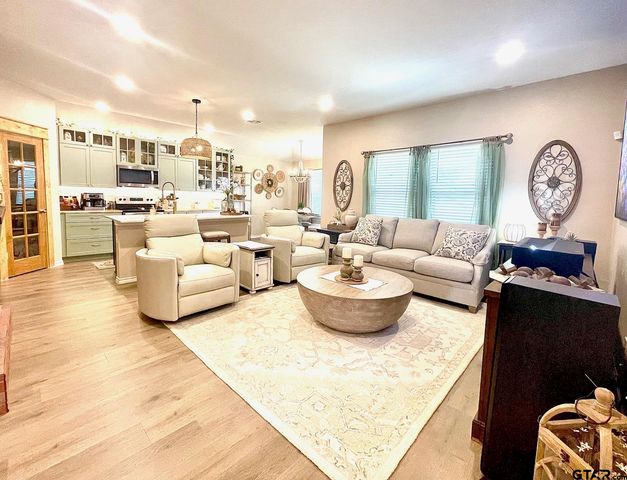 1206 Hidden Valley, Chandler, TX 75758