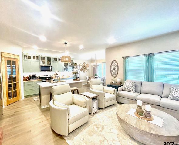 1206 Hidden Valley, Chandler, TX 75758