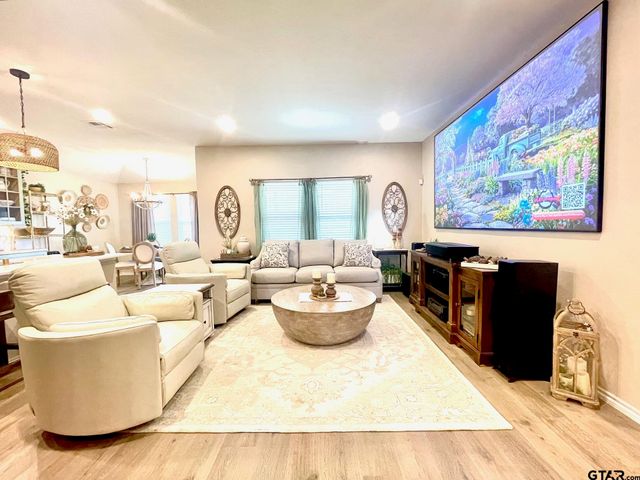 1206 Hidden Valley, Chandler, TX 75758