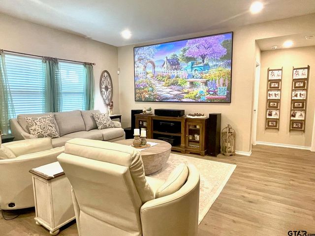 1206 Hidden Valley, Chandler, TX 75758